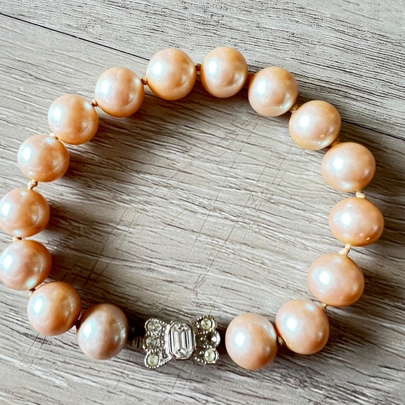 50s Classic Cream Pearl with Rhinestone Clasp Bracelet - Picture 9 of 9